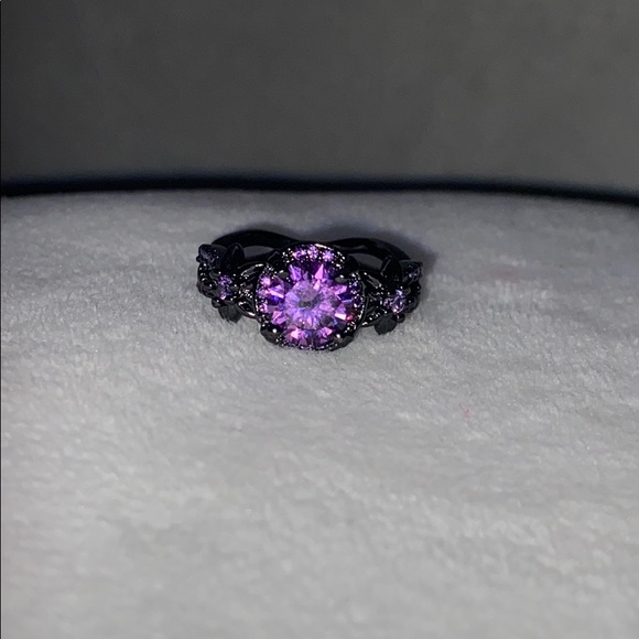 A purple and black ring - Picture 1 of 2